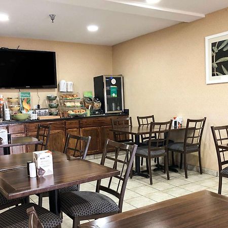 Quality Inn I-70 at Wanamaker Topeka Bagian luar foto
