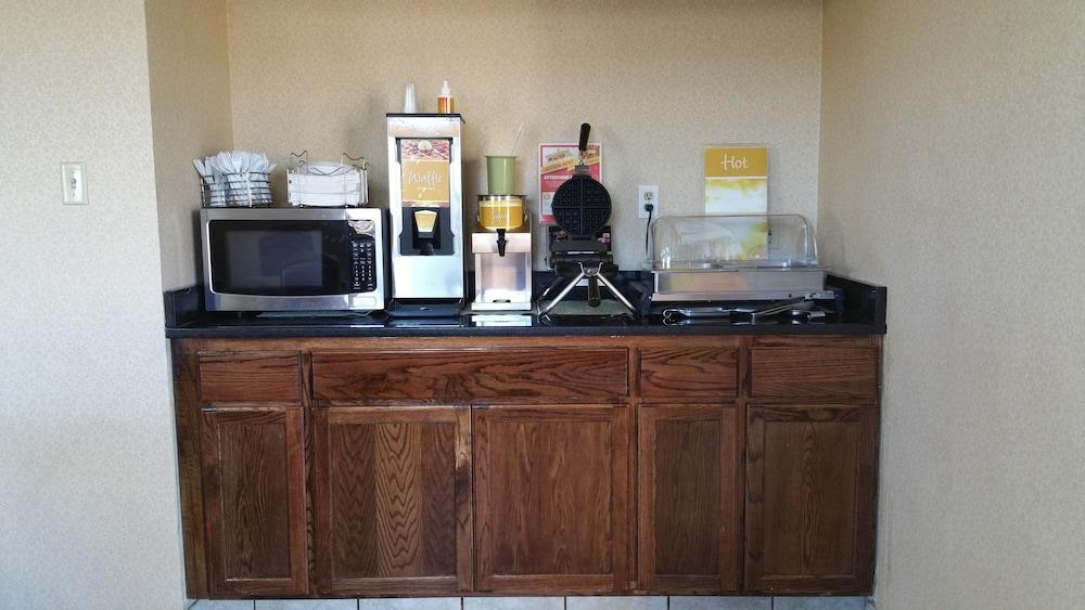 Quality Inn I-70 at Wanamaker Topeka Bagian luar foto