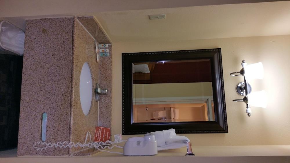 Quality Inn I-70 at Wanamaker Topeka Bagian luar foto