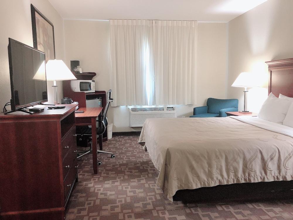 Quality Inn I-70 at Wanamaker Topeka Bagian luar foto