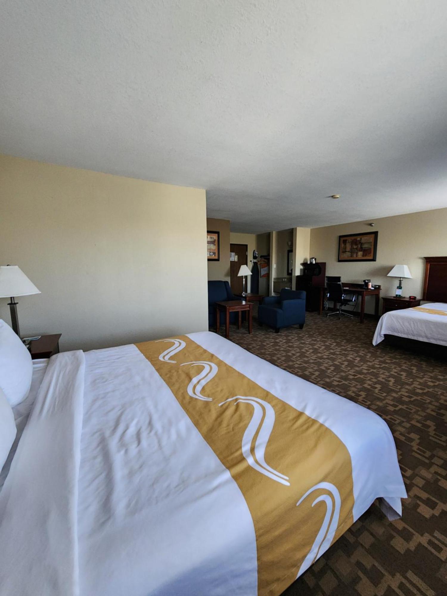 Quality Inn I-70 at Wanamaker Topeka Bagian luar foto
