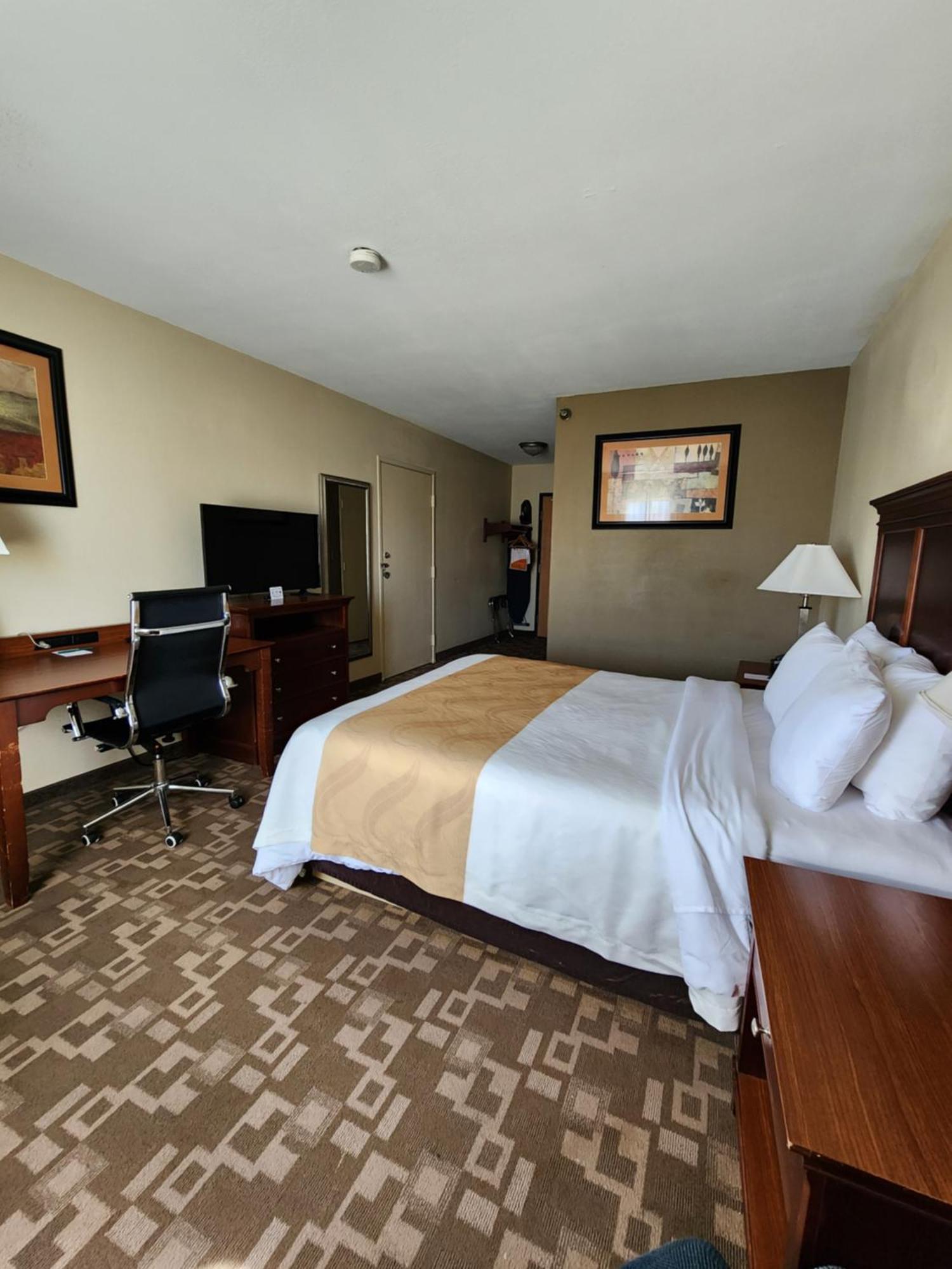 Quality Inn I-70 at Wanamaker Topeka Bagian luar foto
