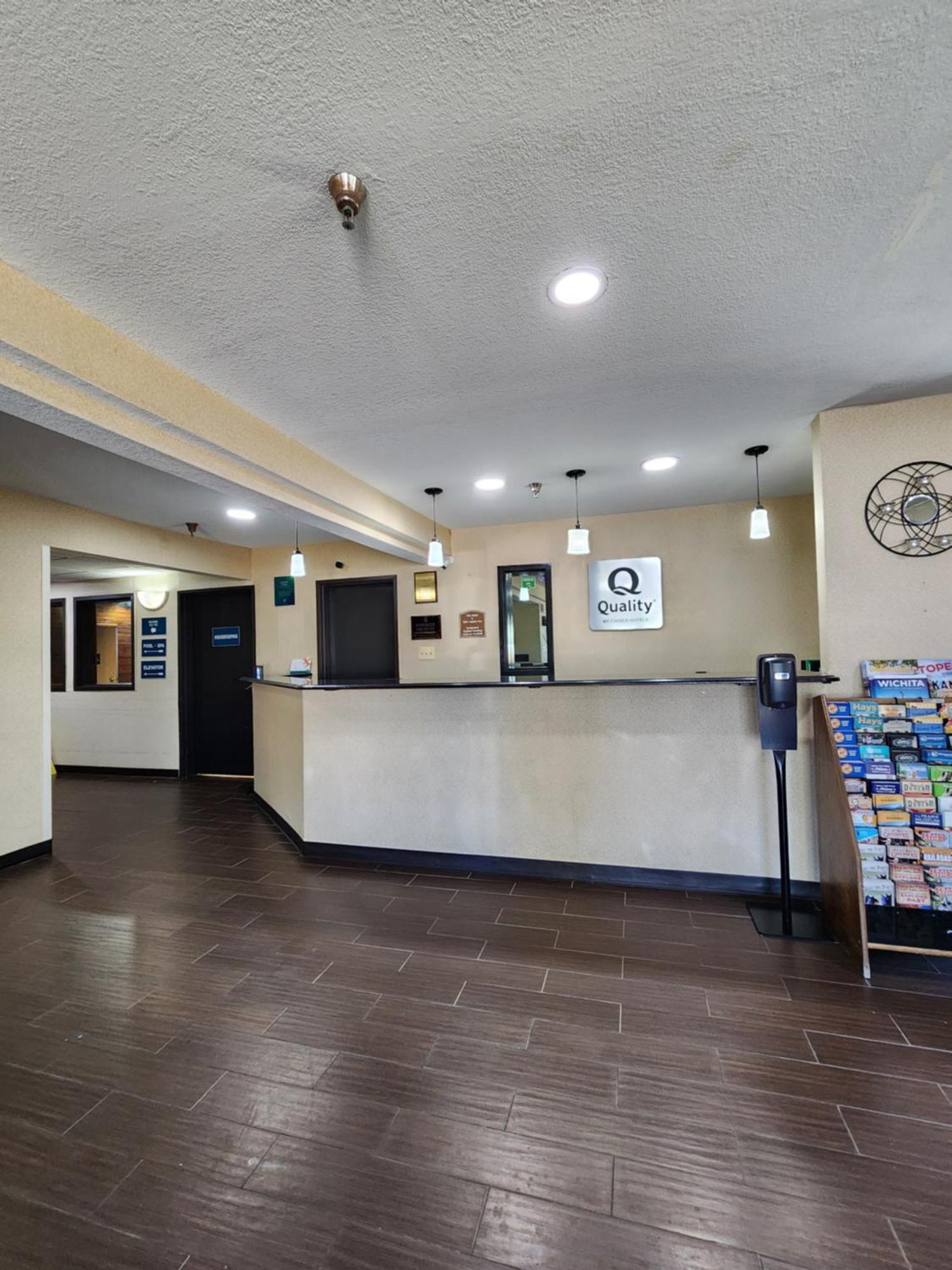 Quality Inn I-70 at Wanamaker Topeka Bagian luar foto