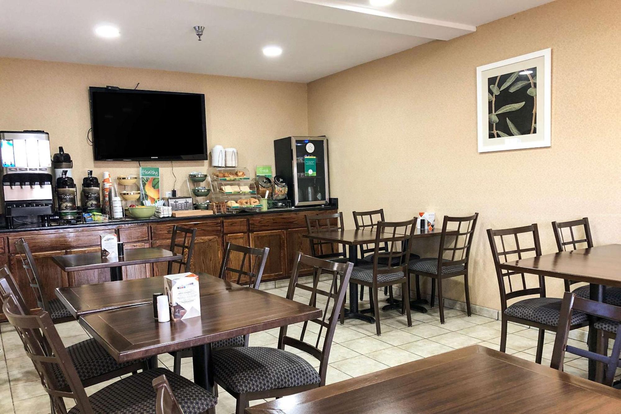 Quality Inn I-70 at Wanamaker Topeka Bagian luar foto