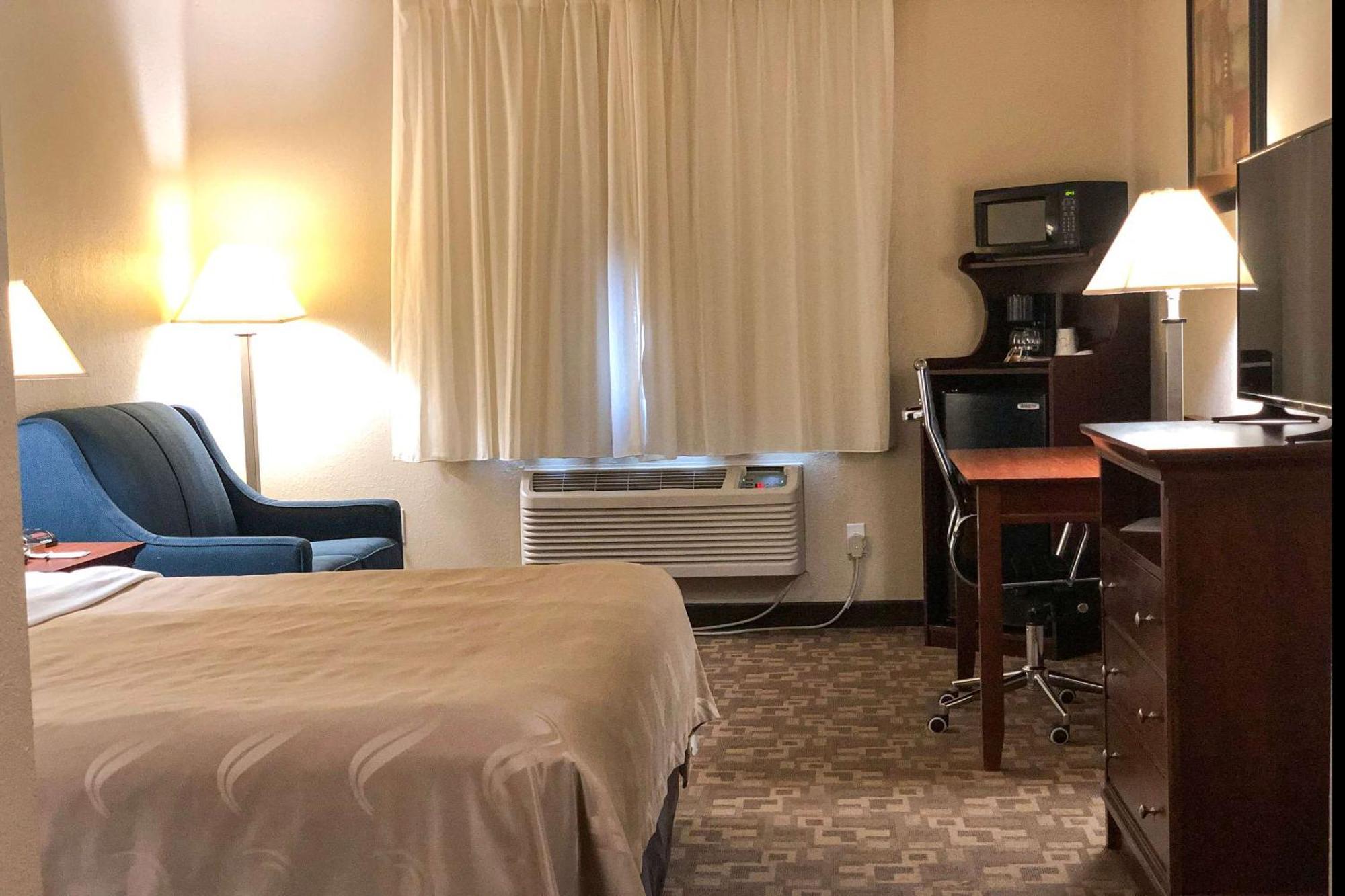 Quality Inn I-70 at Wanamaker Topeka Bagian luar foto