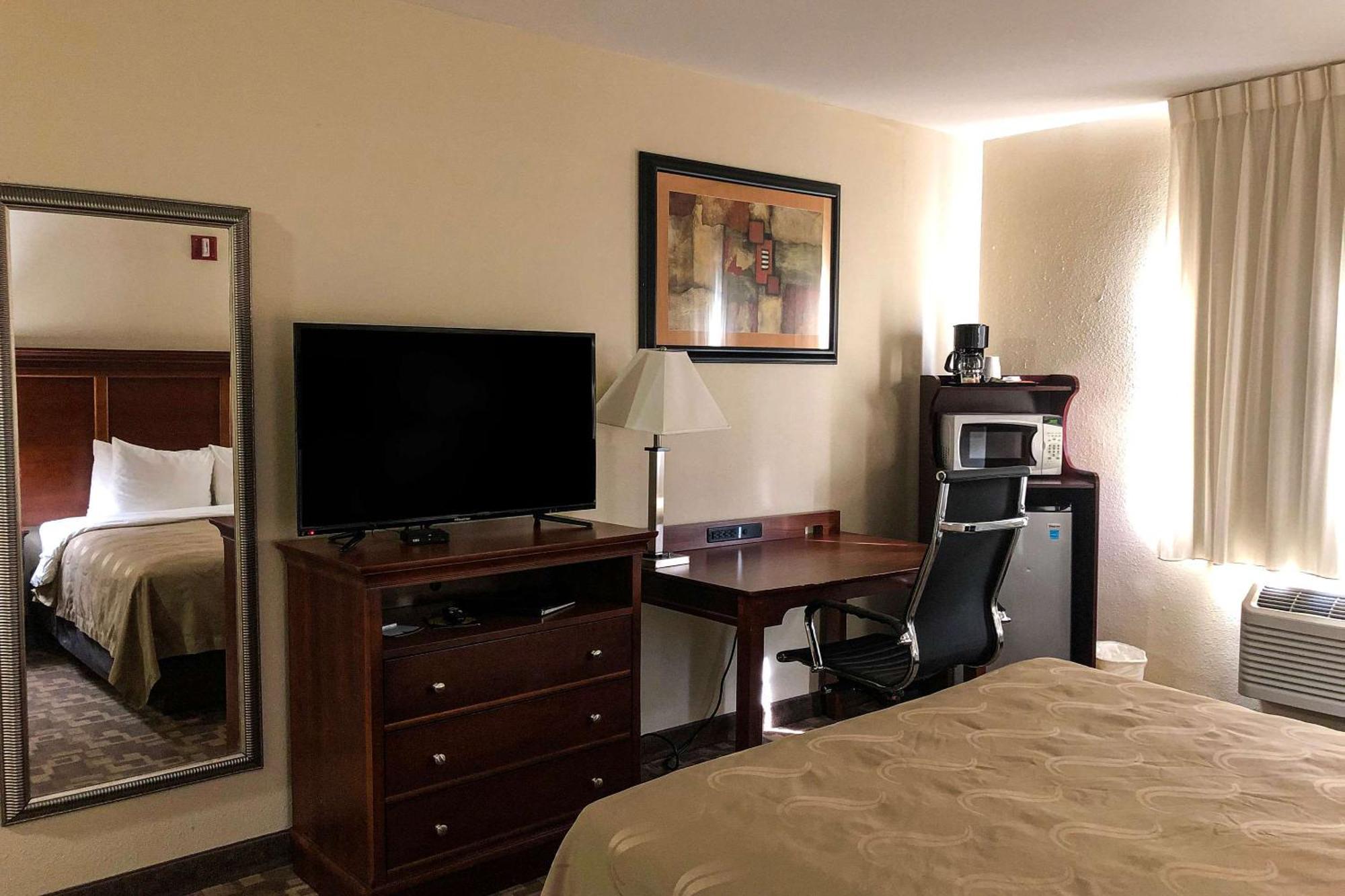Quality Inn I-70 at Wanamaker Topeka Bagian luar foto