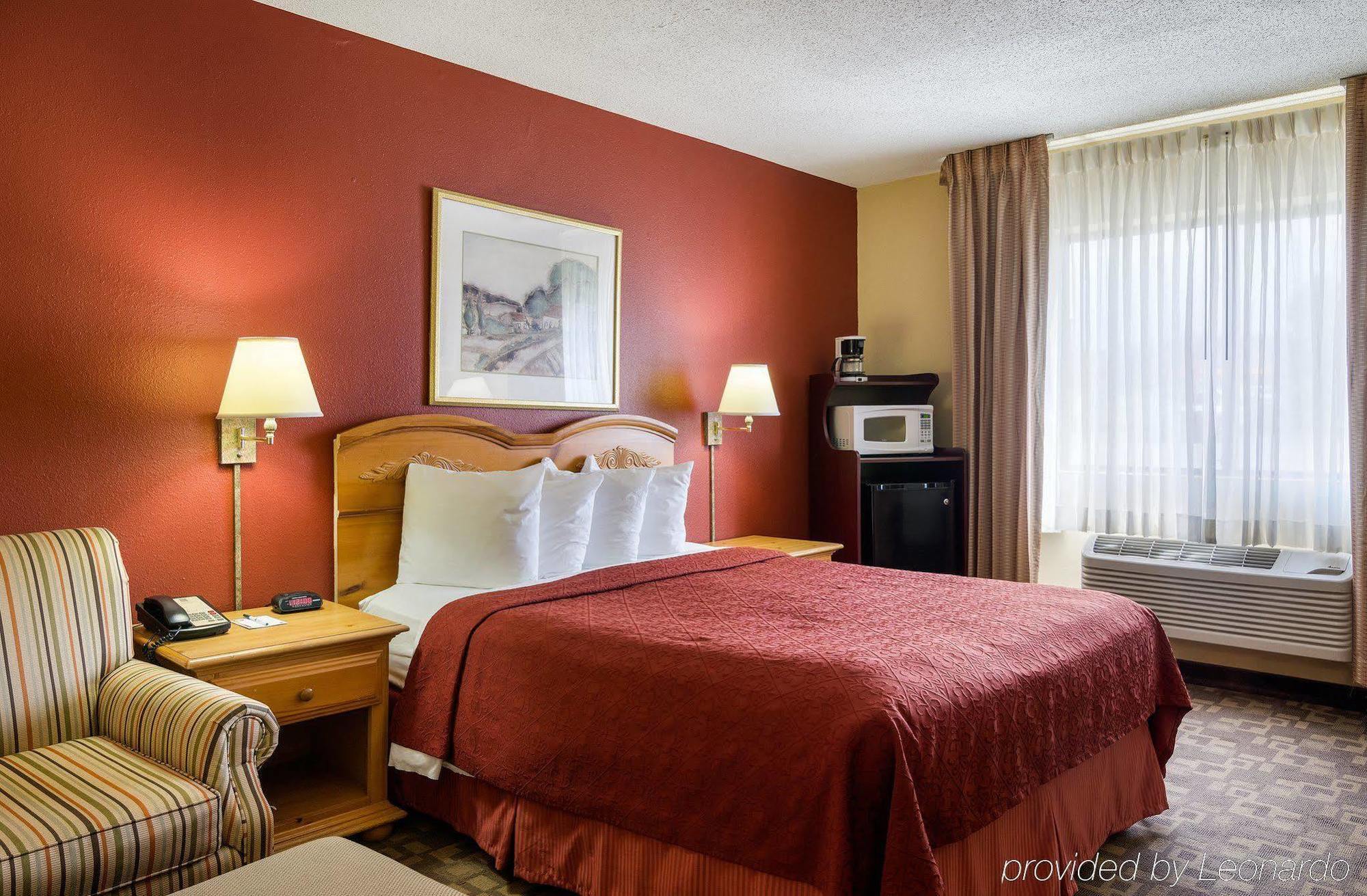 Quality Inn I-70 at Wanamaker Topeka Bagian luar foto