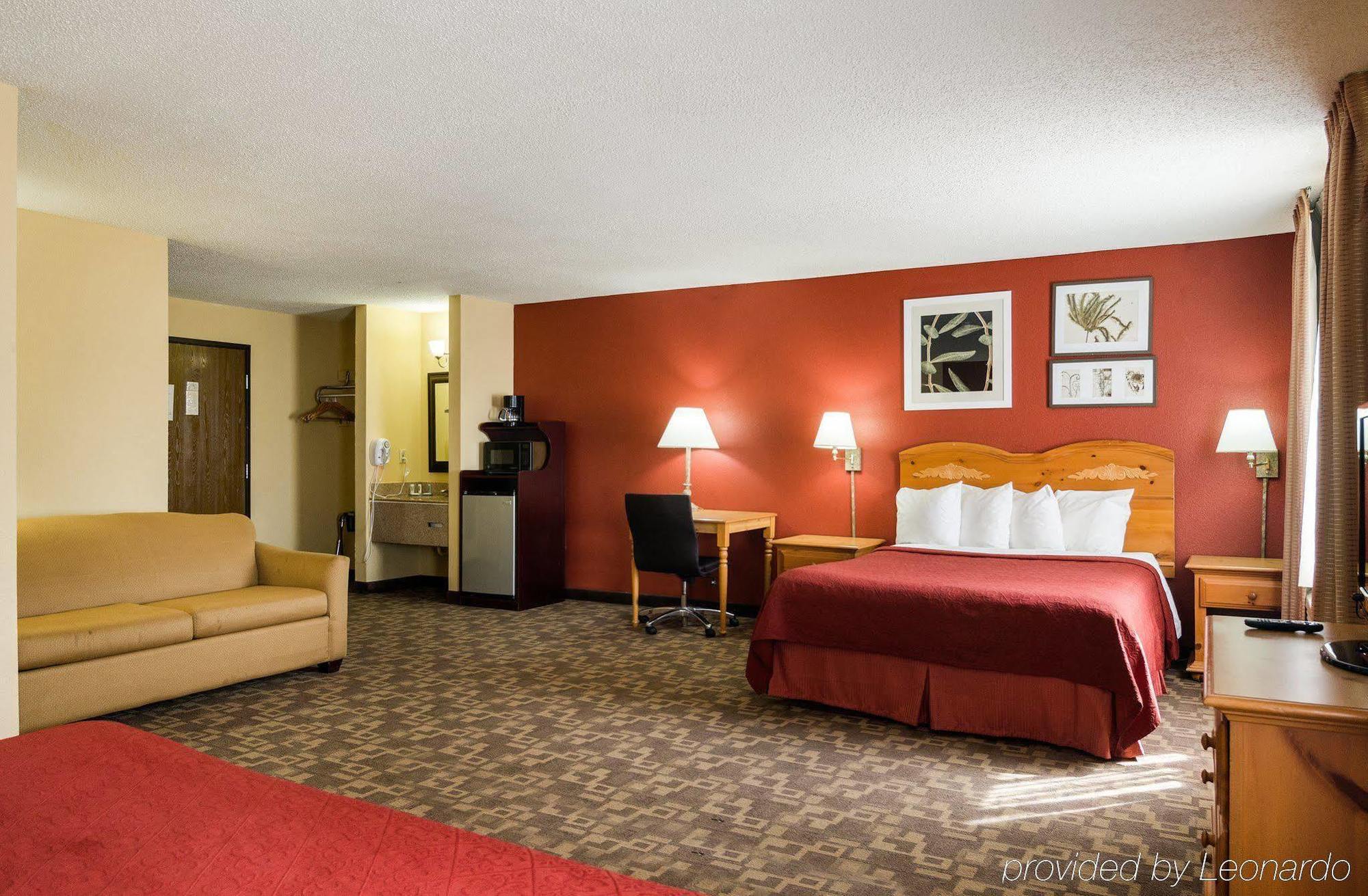 Quality Inn I-70 at Wanamaker Topeka Bagian luar foto