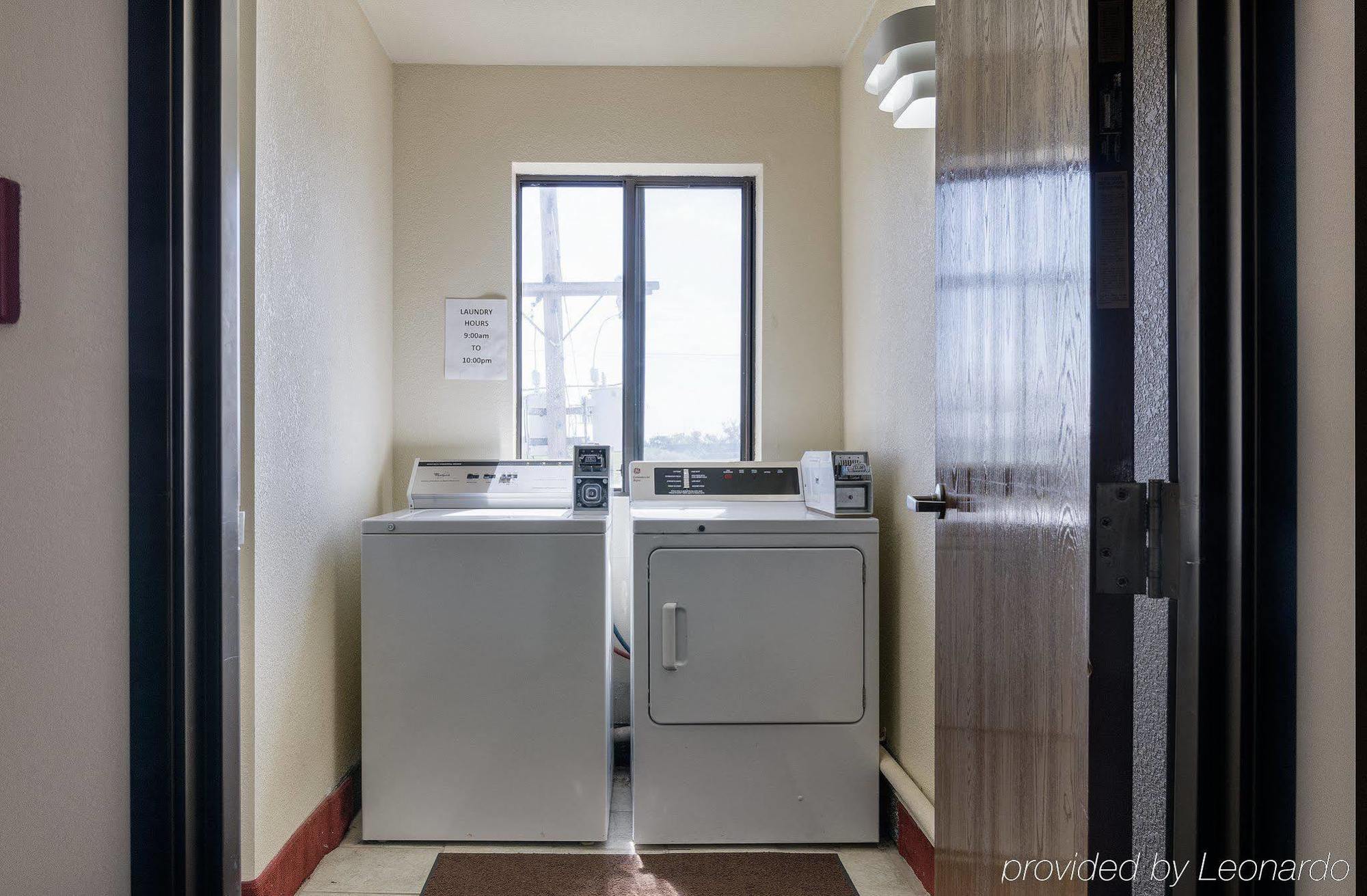 Quality Inn I-70 at Wanamaker Topeka Bagian luar foto
