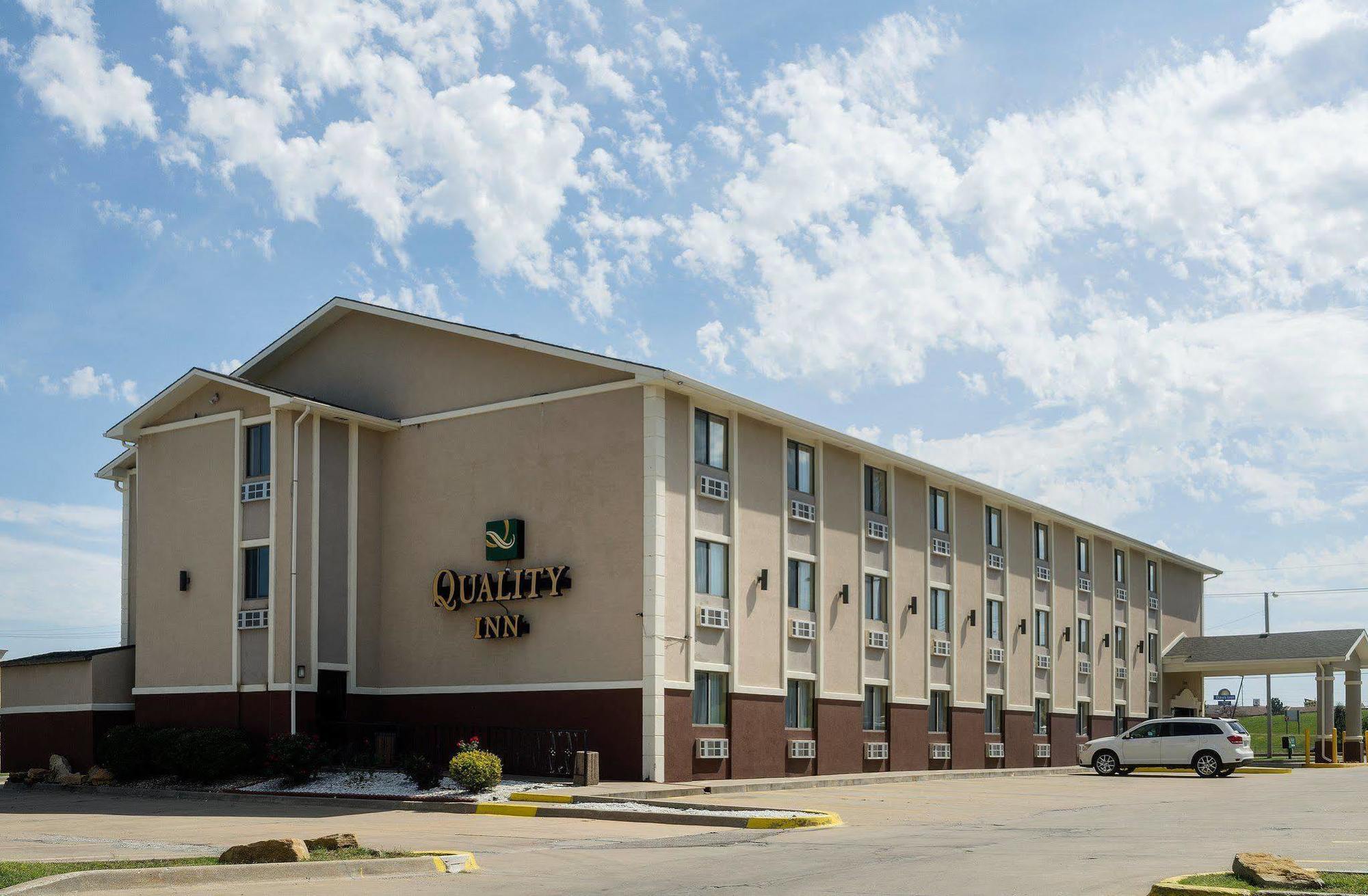 Quality Inn I-70 at Wanamaker Topeka Bagian luar foto