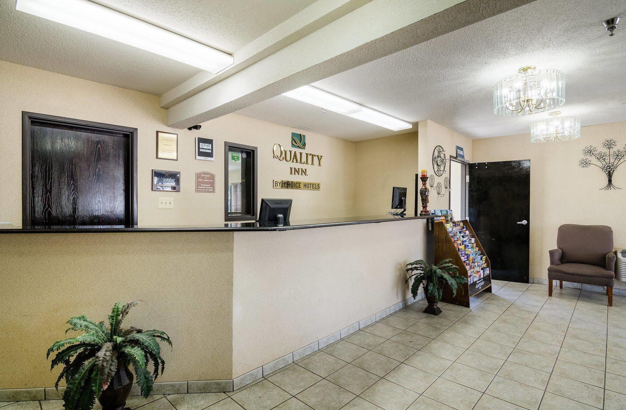 Quality Inn I-70 at Wanamaker Topeka Bagian luar foto