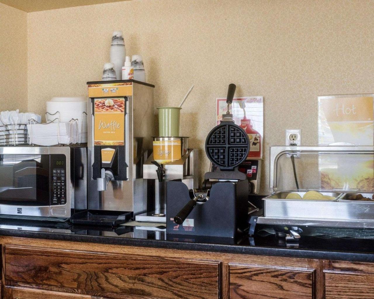 Quality Inn I-70 at Wanamaker Topeka Bagian luar foto